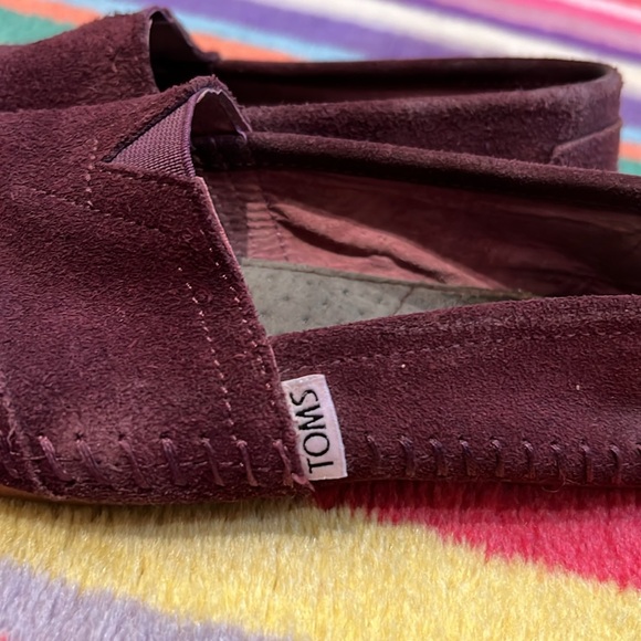 Tom’s suede burgundy slip on 6.5 - Picture 4 of 4